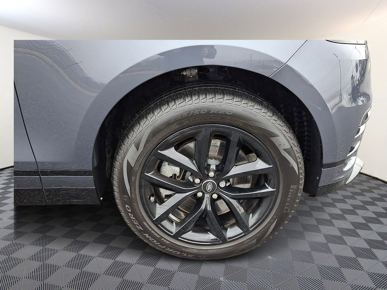 Used 2025 Land Rover Range Rover Velar Dynamic SE image 7