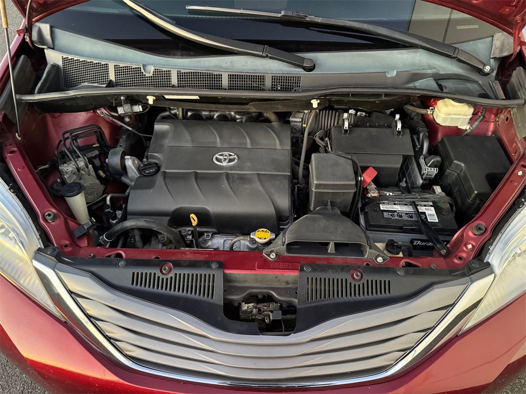 Used 2014 Toyota Sienna XLE image 22