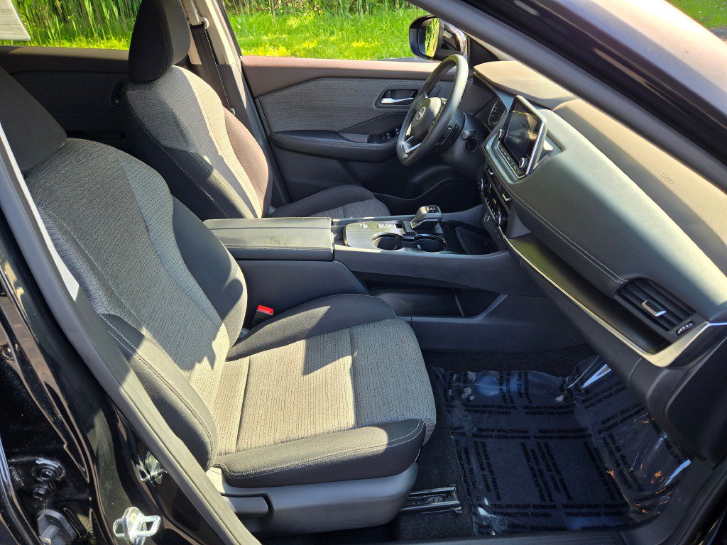Used 2023 Nissan Rogue SV FWD image 7
