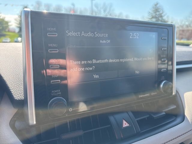 Used 2021 Toyota RAV4 XLE w/ Convenience Package image 18