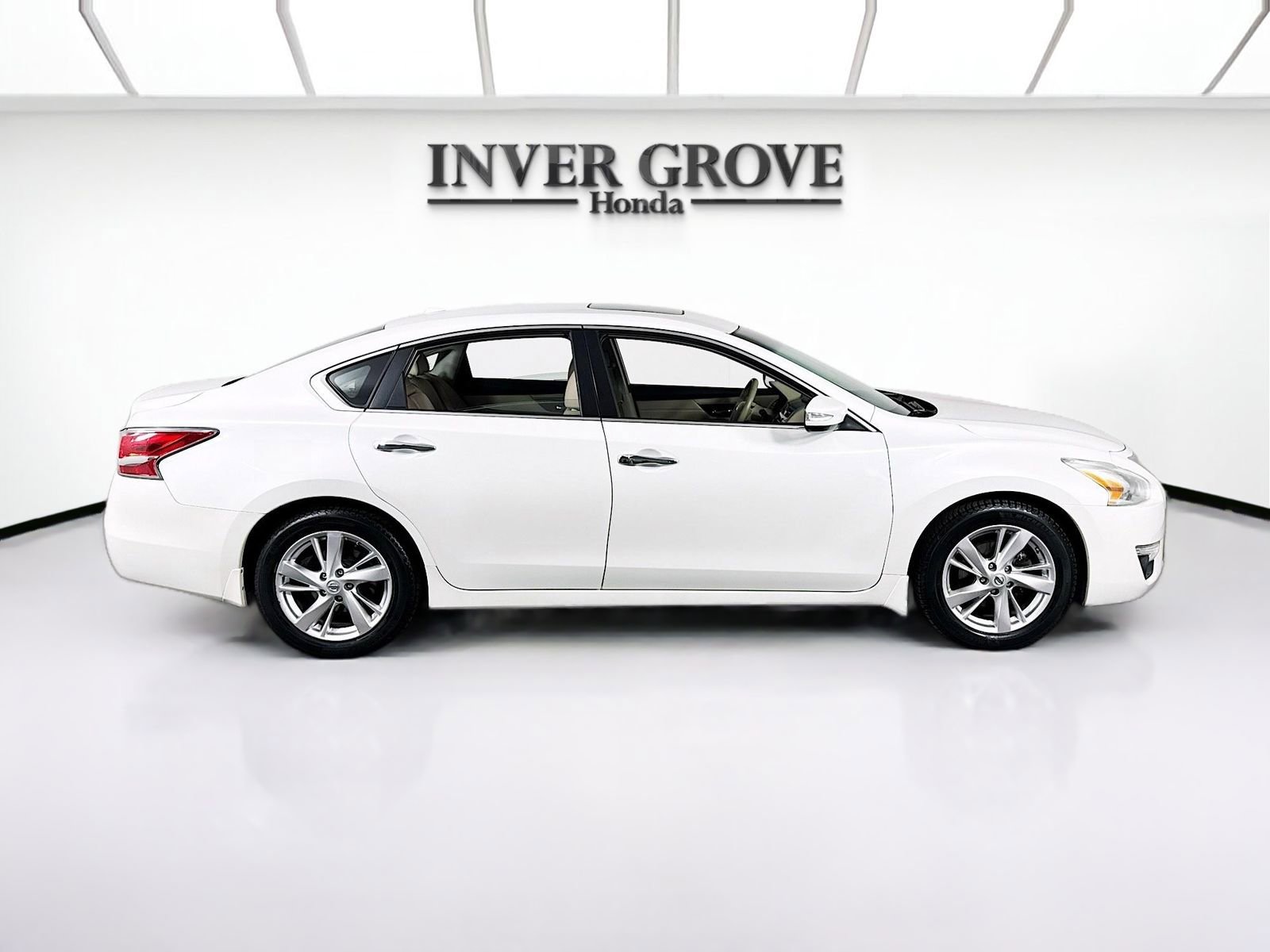 Used 2014 Nissan Altima 2.5 SL w/ Technology Package FWD image 4