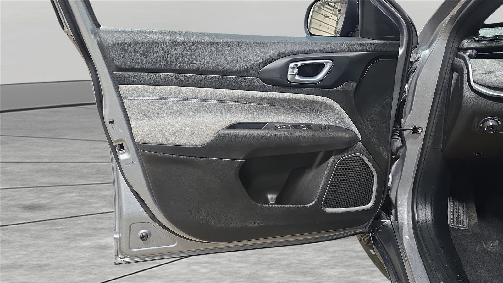 Used 2024 Jeep Compass Latitude image 27