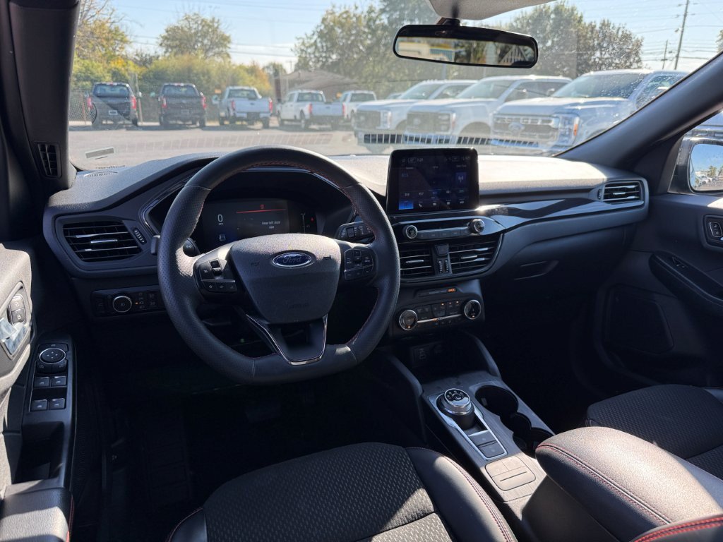 Used 2025 Ford Escape ST-Line Select AWD/4WD image 17