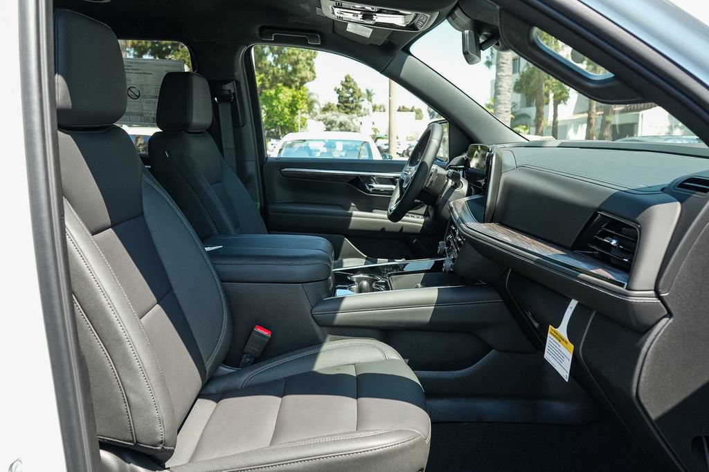 New 2026 Chevrolet Suburban LT w/ Comfort Package AWD/4WD image 16