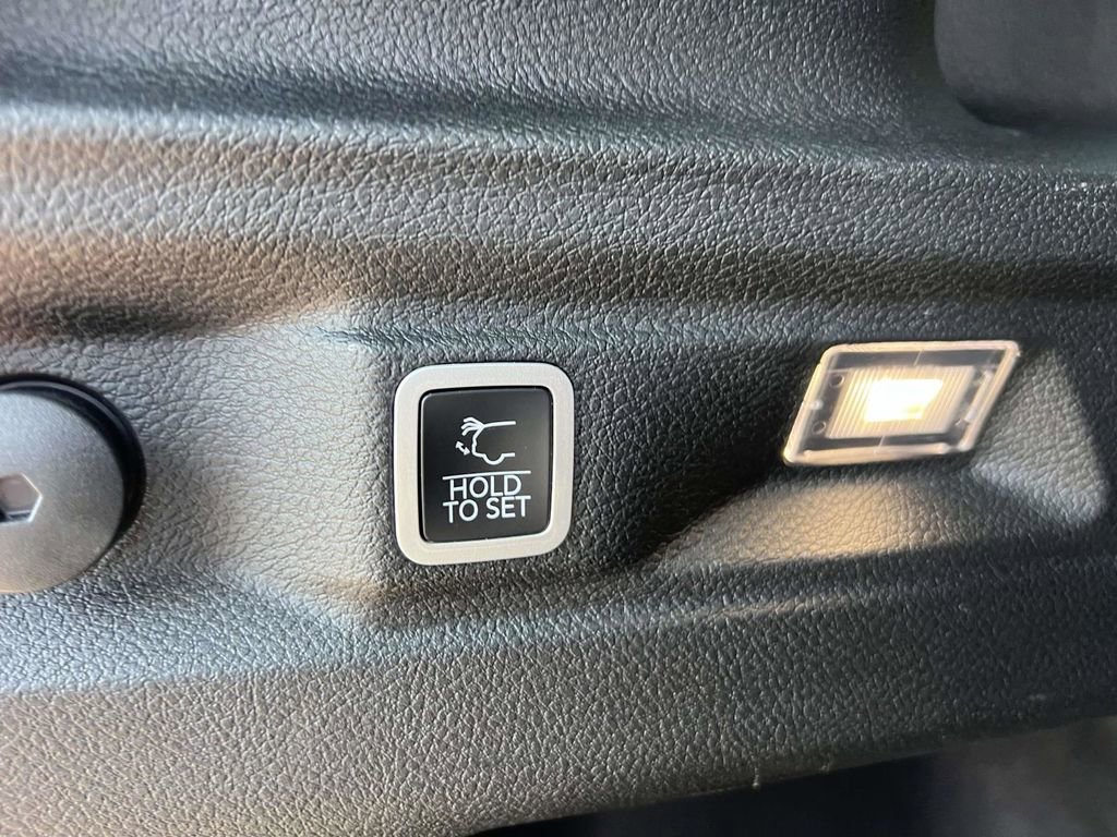 Used 2025 Jeep Grand Cherokee L Limited image 11