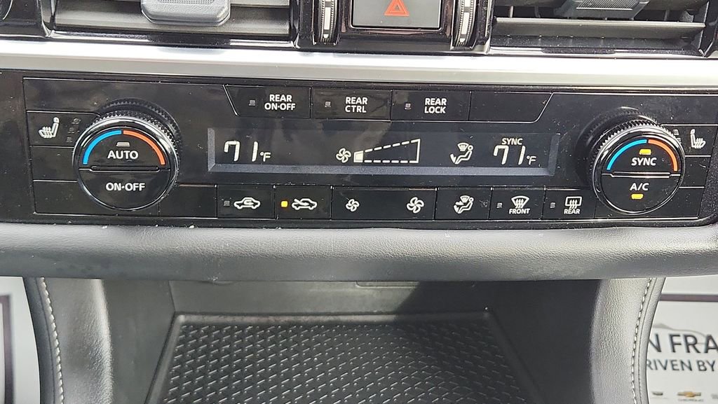 Used 2025 Nissan Pathfinder SV image 22