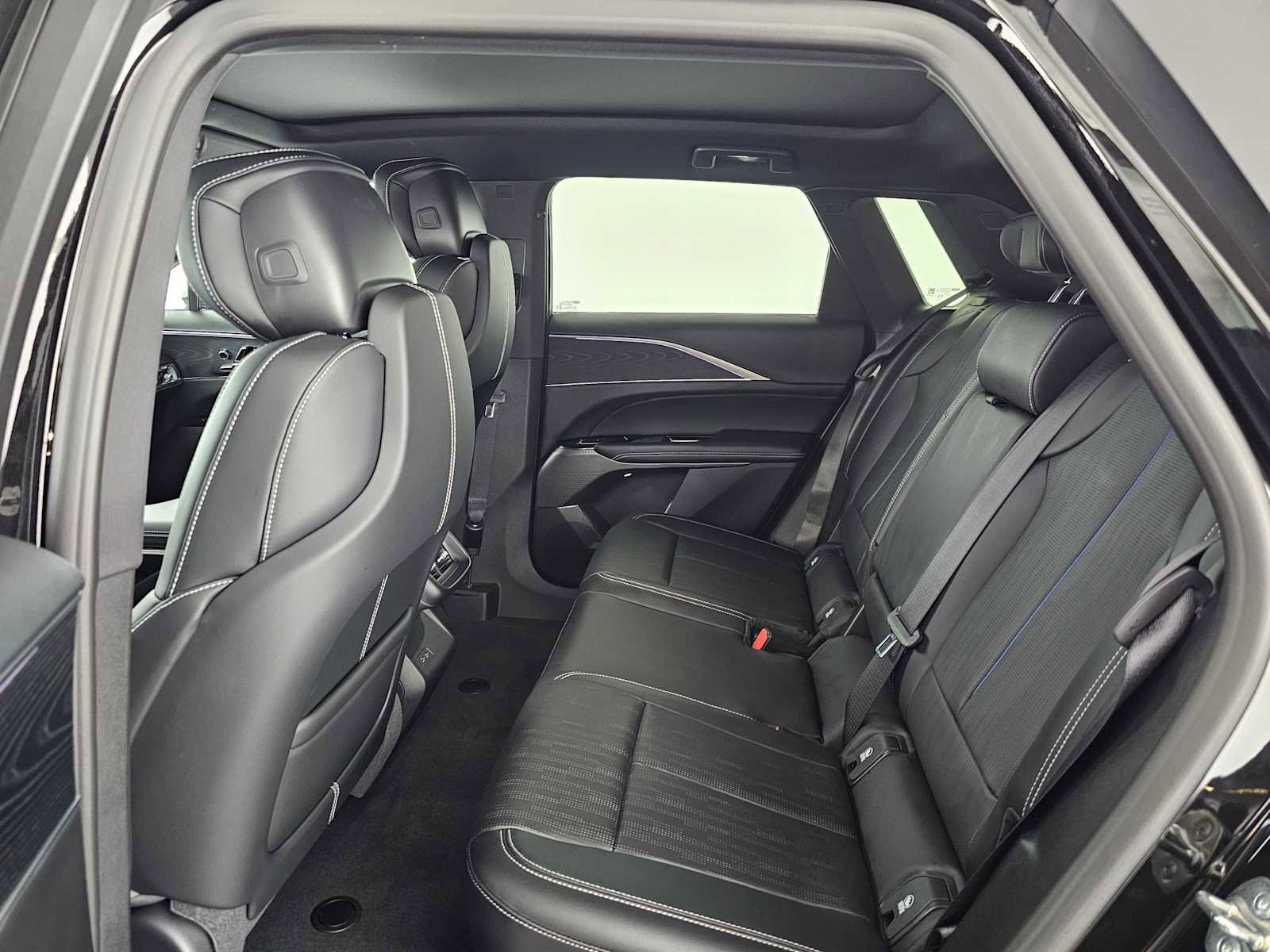 New 2026 Cadillac Lyriq Luxury image 16