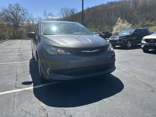 Used 2023 Chrysler Voyager LX image 11