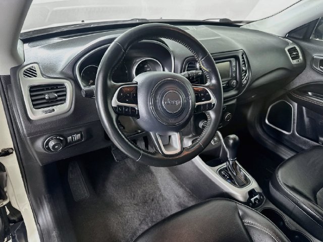 Used 2018 Jeep Compass Latitude FWD image 18