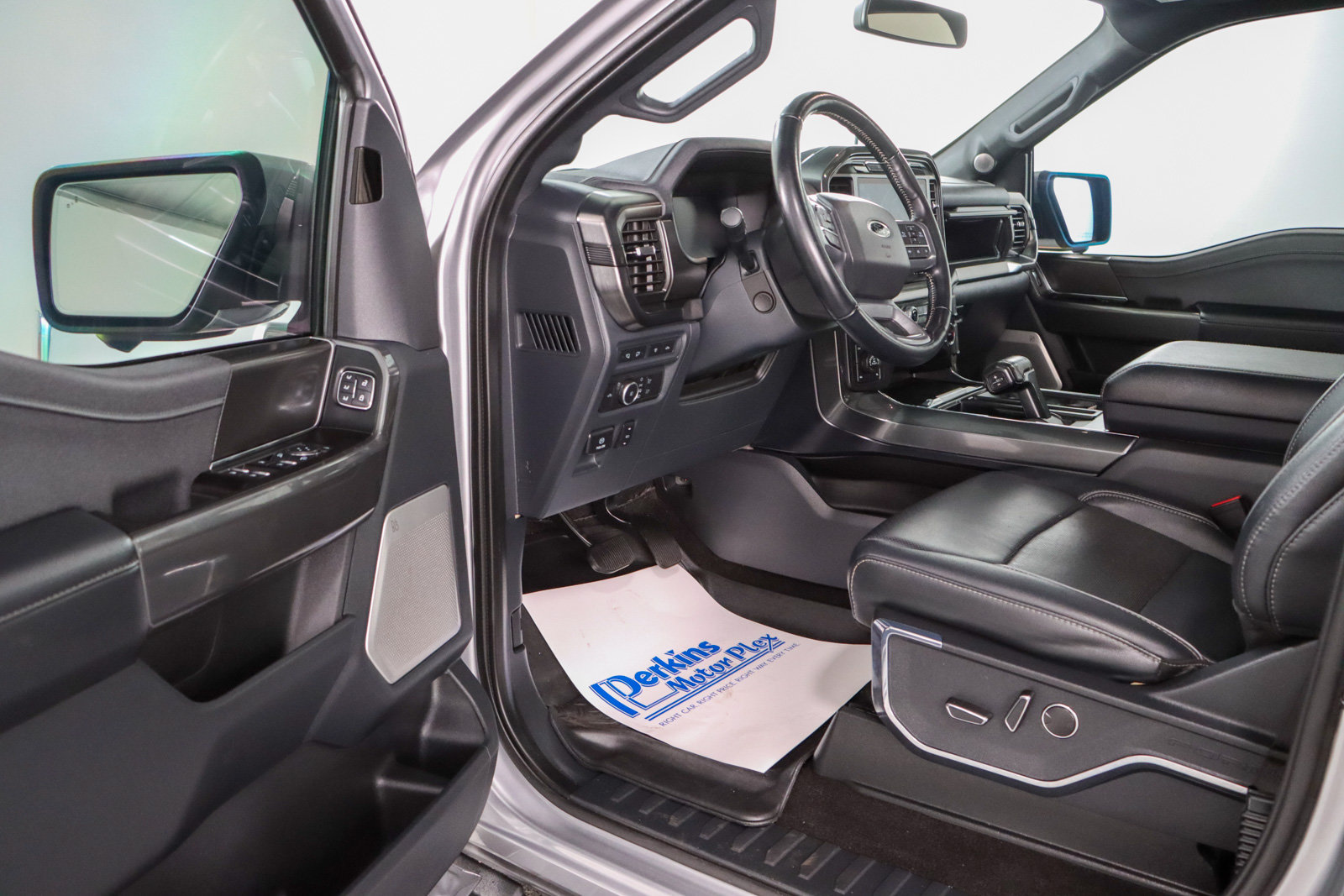 Used 2022 Ford F150 Lariat w/ Equipment Group 502A High AWD/4WD image 4