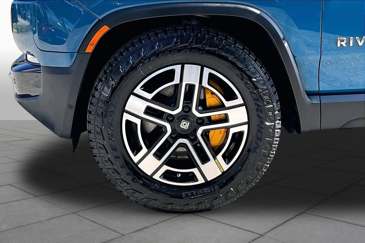Used 2023 Rivian R1S Adventure AWD/4WD image 10