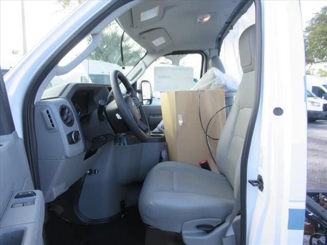 New 2024 Ford E-450 and Econoline 450 Super Duty w/ Power Windows & Locks Group RWD image 13