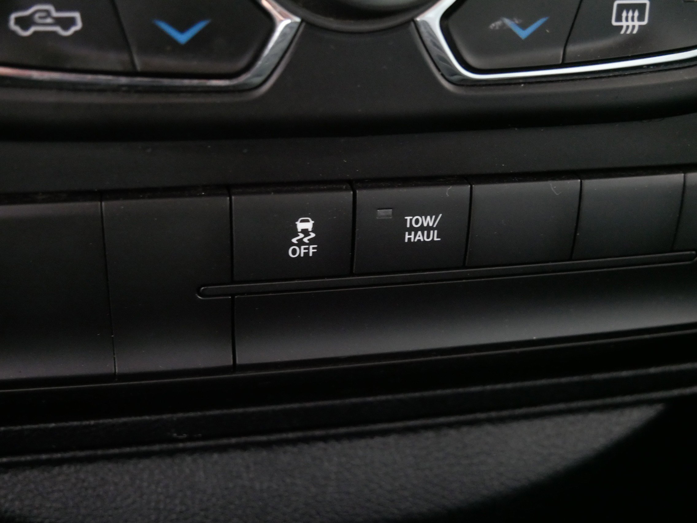 Used 2017 RAM 1500 Classic SLT w/ Luxury Group AWD/4WD image 31