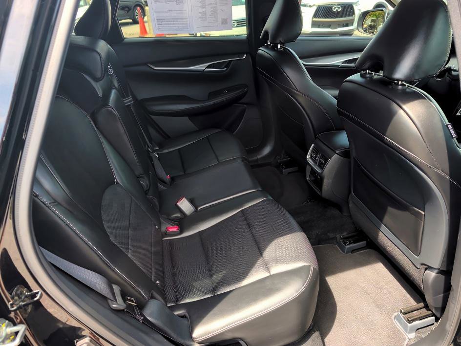 Certified 2025 INFINITI QX50 Luxe AWD/4WD image 13