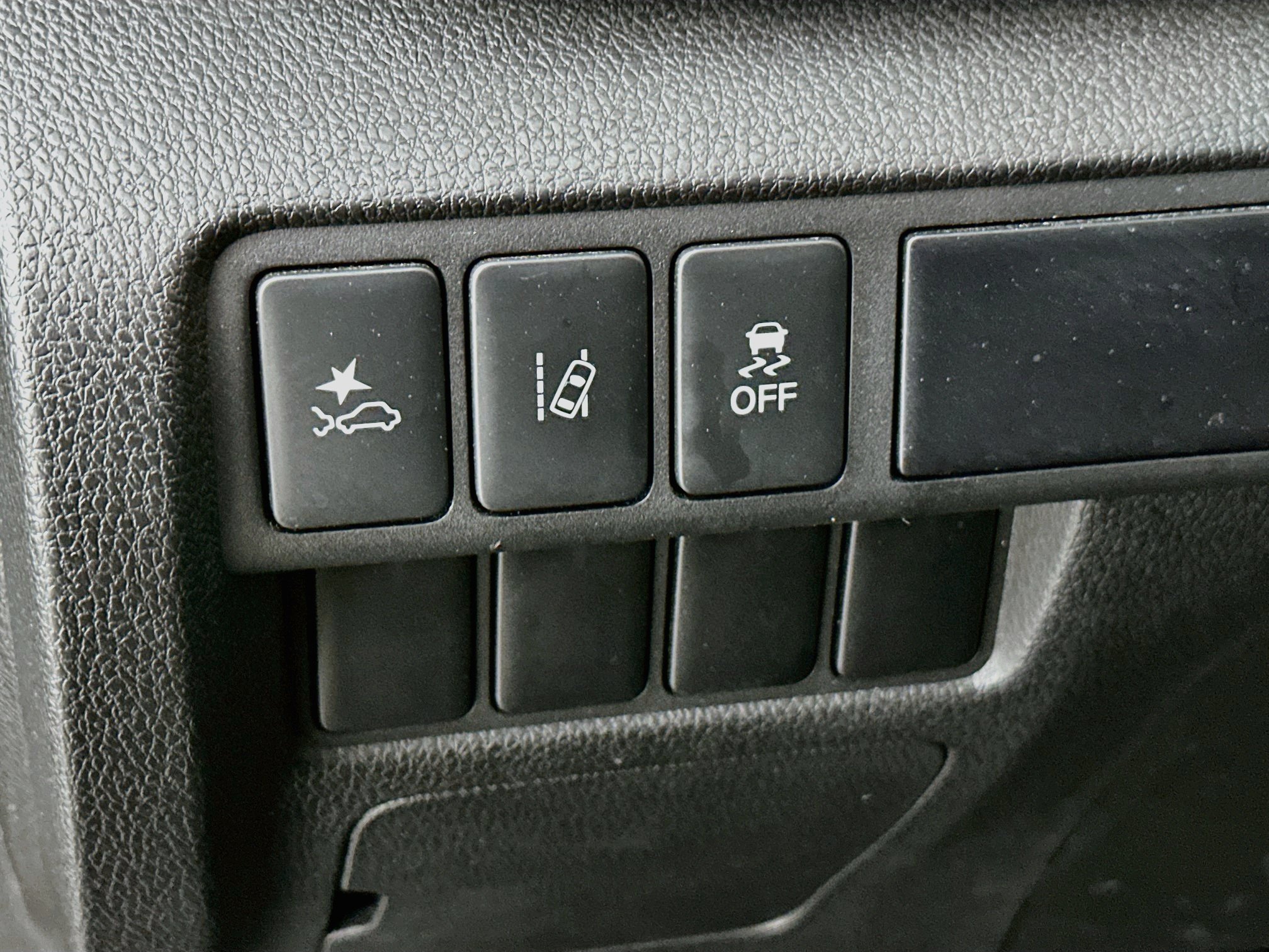 Used 2024 Mitsubishi Eclipse Cross LE AWD/4WD image 16