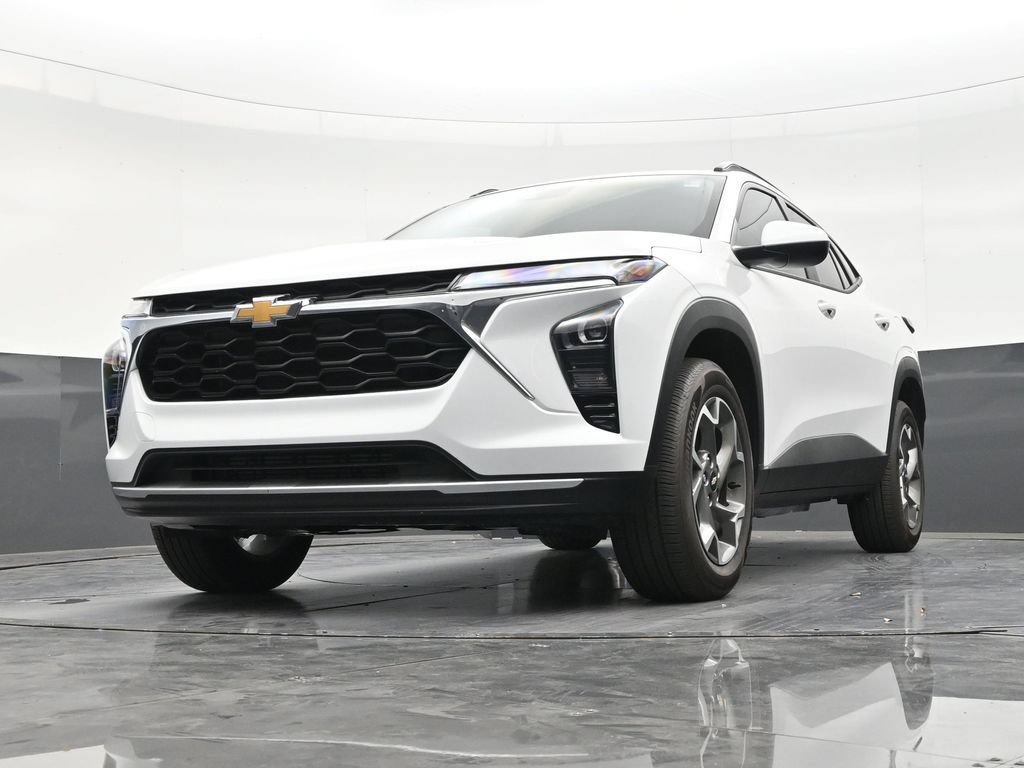 Used 2026 Chevrolet Trax LT FWD image 28