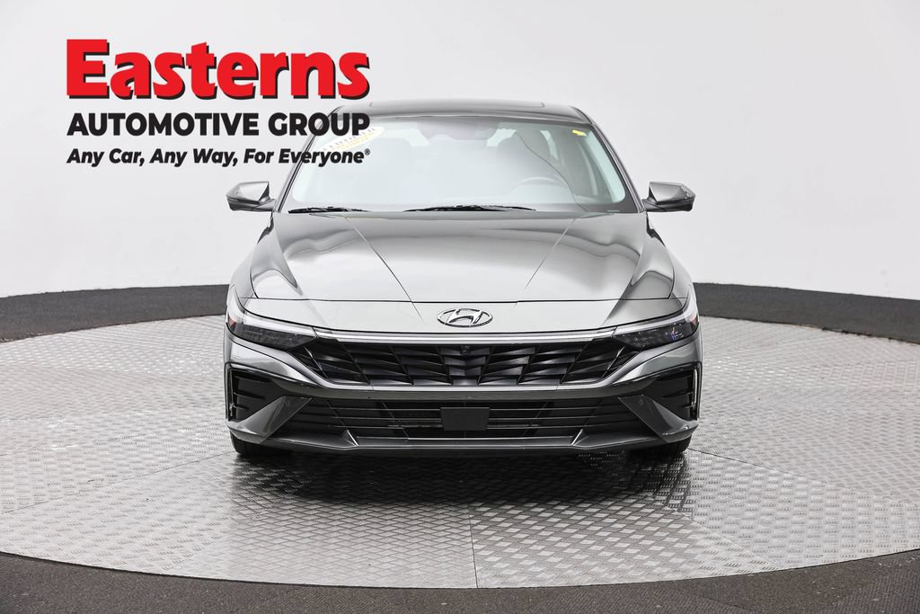 Used 2024 Hyundai Elantra Limited FWD image 2