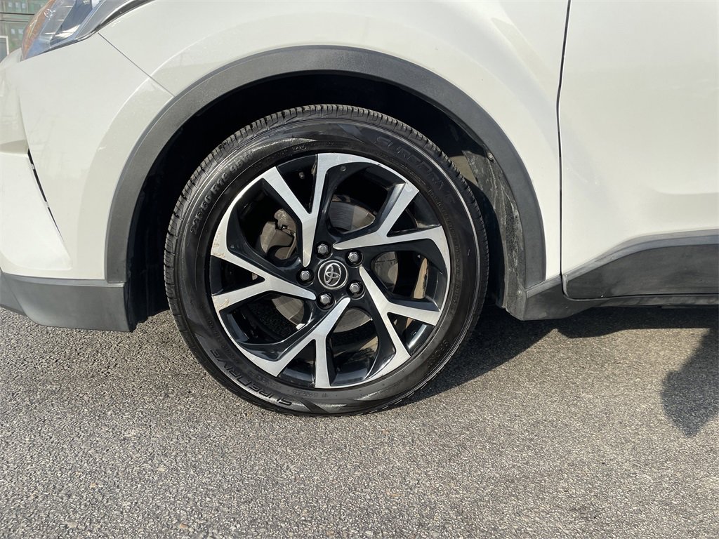 Used 2019 Toyota C-HR Limited image 9