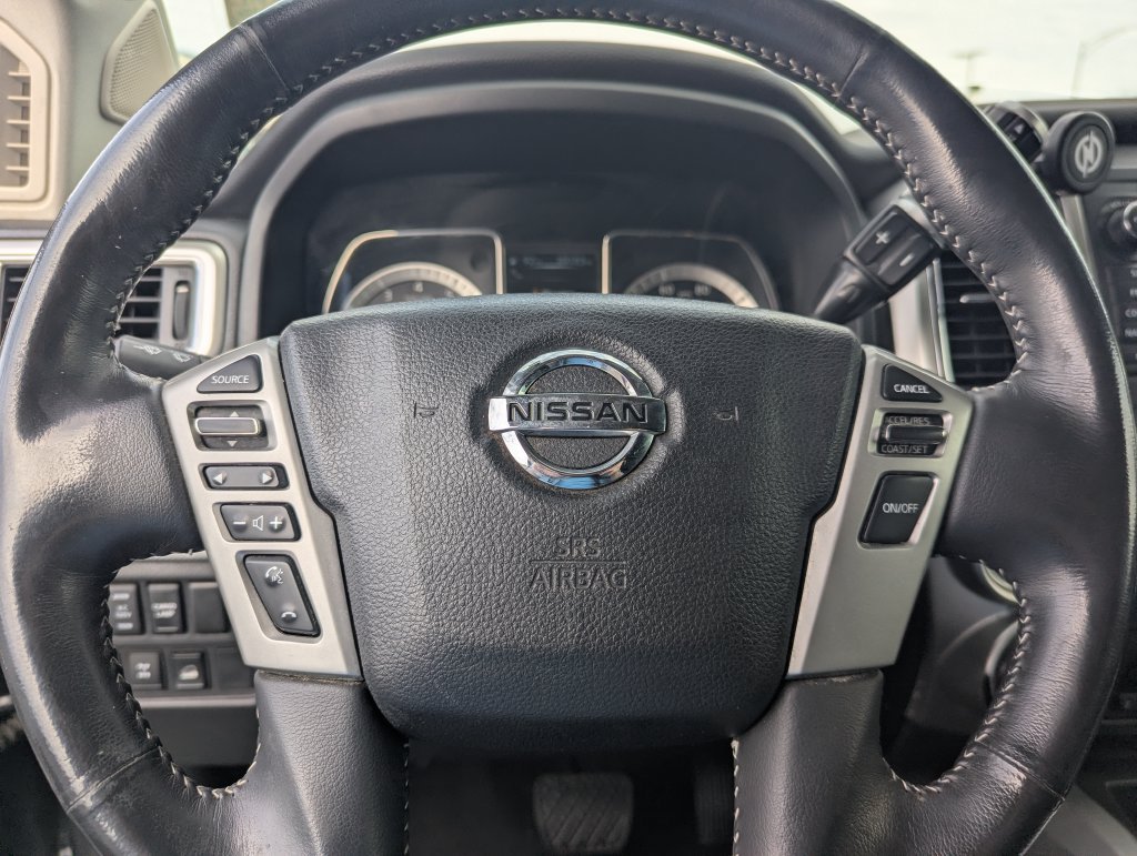 Used 2017 Nissan Titan PRO-4X AWD/4WD image 26