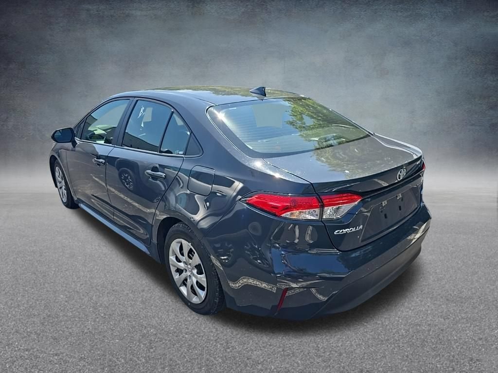 Used 2025 Toyota Corolla LE FWD image 5