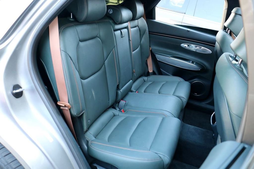 Used 2023 Genesis GV70 2.5T w/ Advanced Package image 33