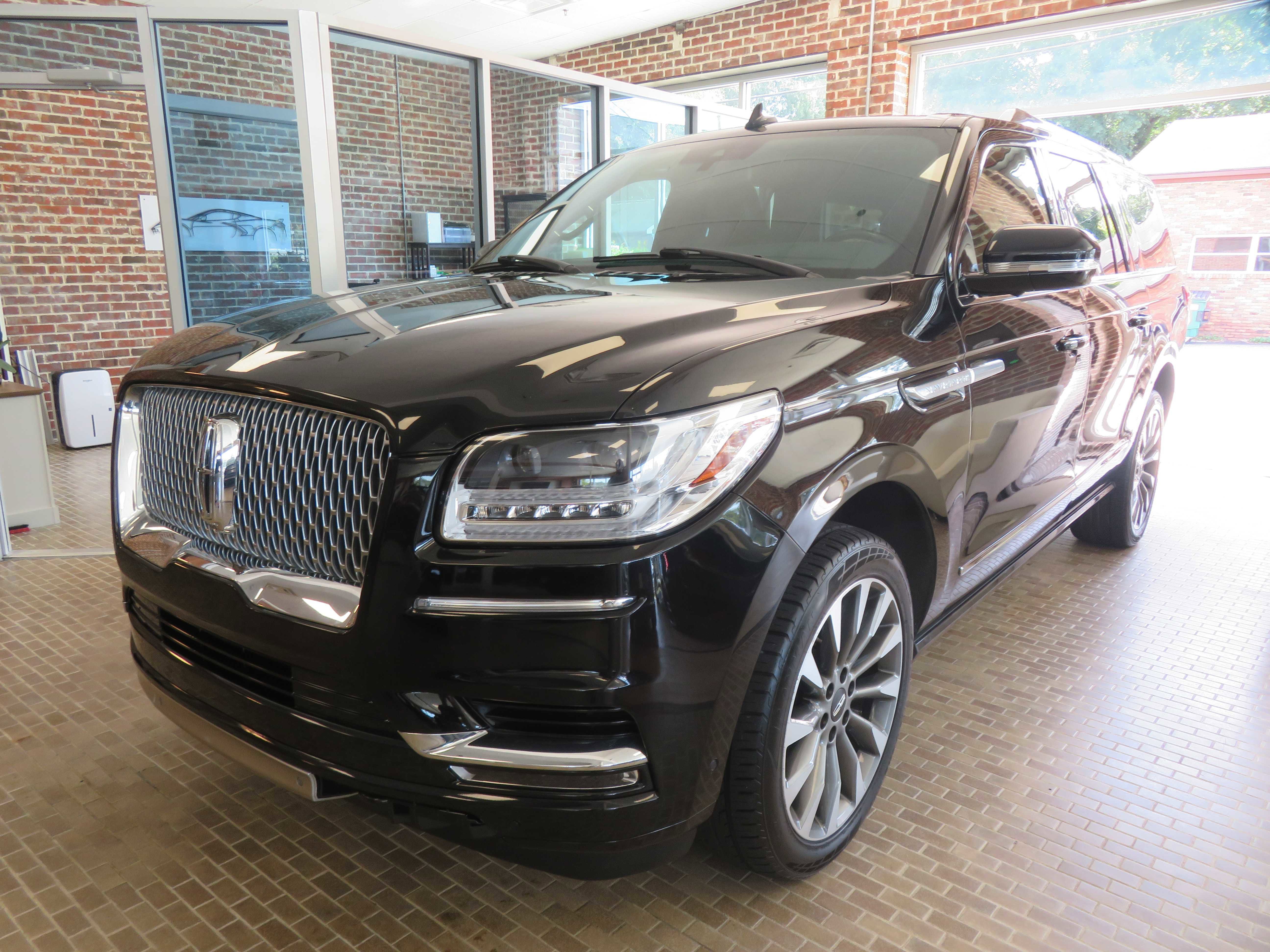 Used 2020 Lincoln Navigator L Reserve image 1