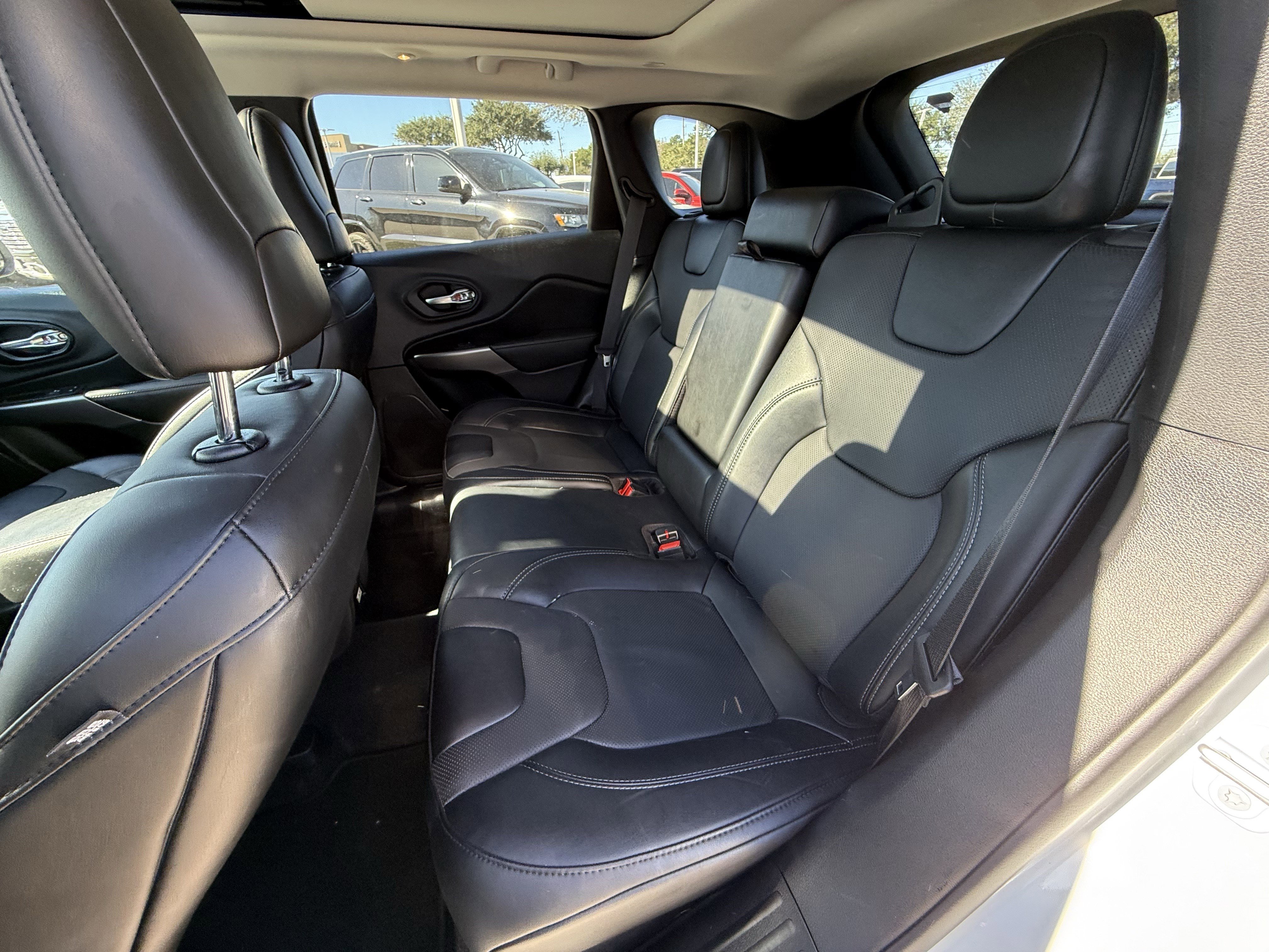 Used 2022 Jeep Cherokee Limited image 31