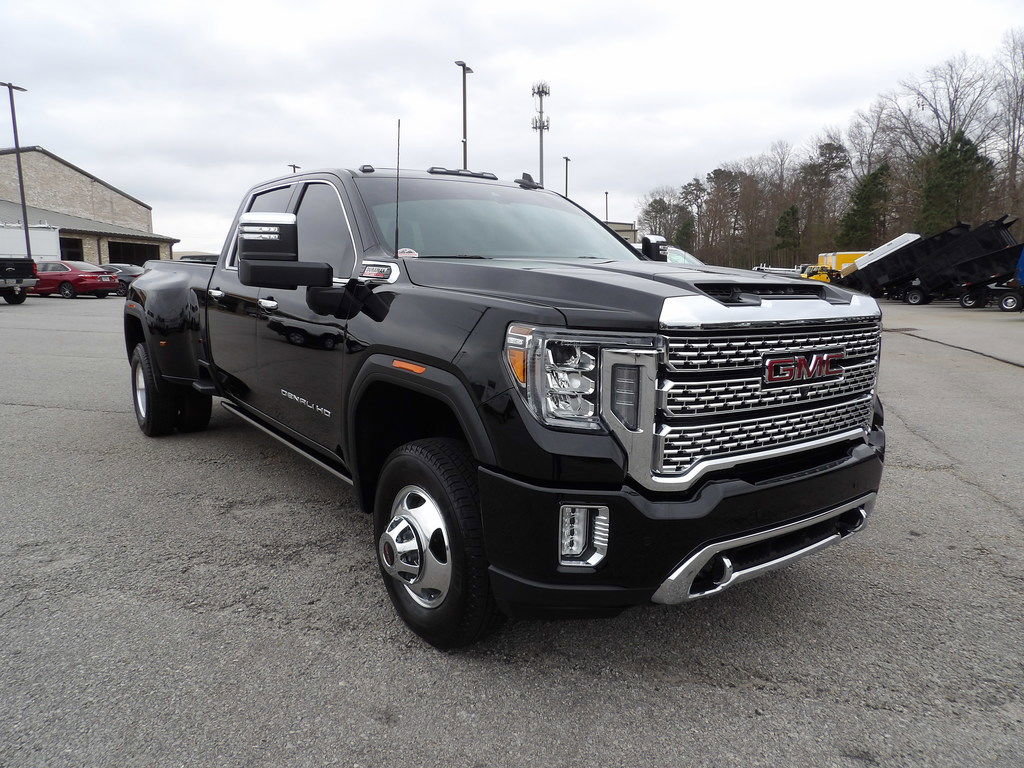 Used 2023 GMC Sierra 3500 Denali w/ Denali Ultimate Package AWD/4WD image 11