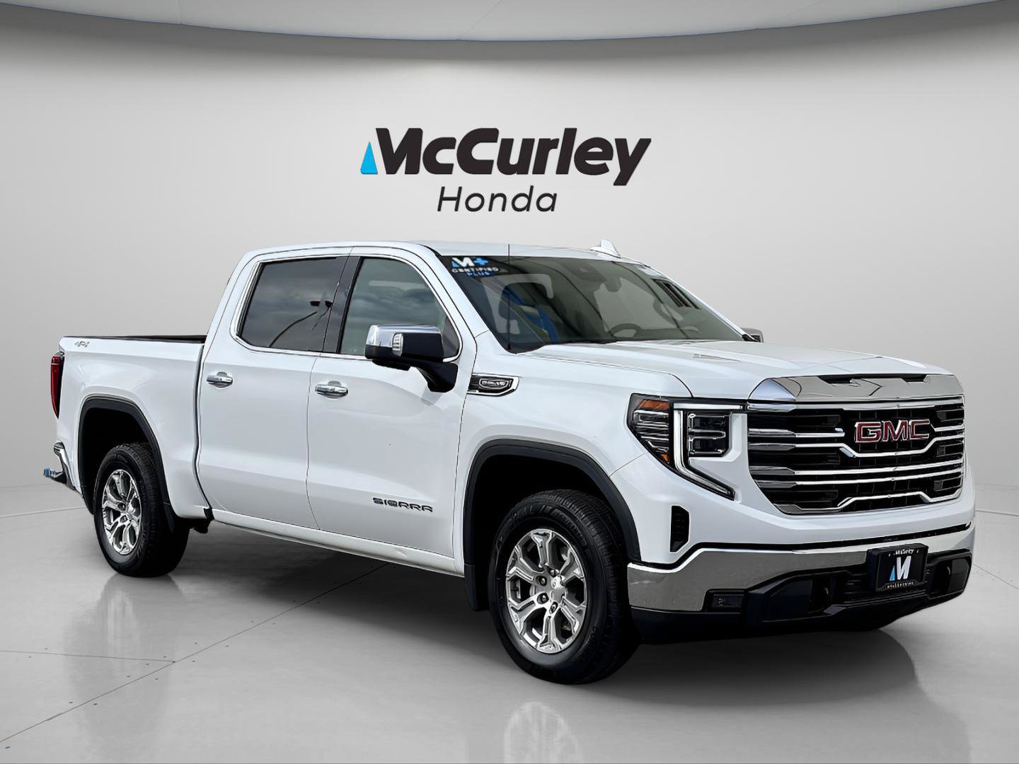 Used 2024 GMC Sierra 1500 SLT image 1