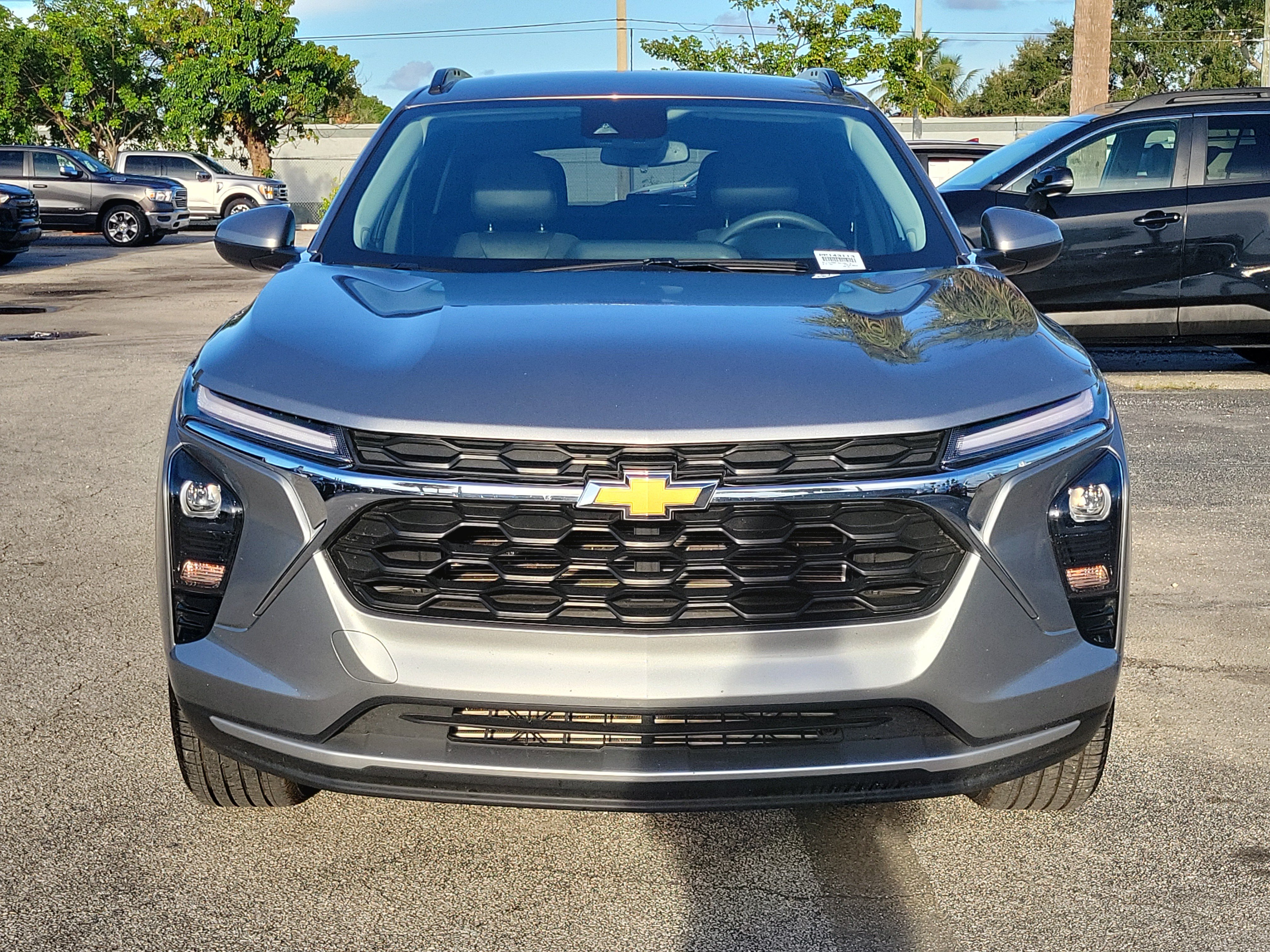 Used 2025 Chevrolet Trax LT FWD image 8