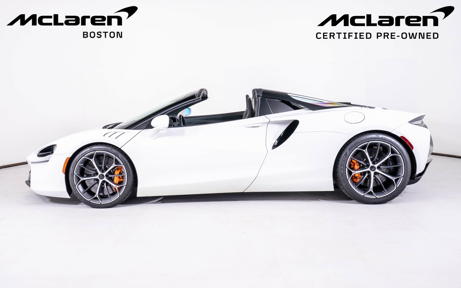 Used 2025 McLaren Artura Spider RWD image 2