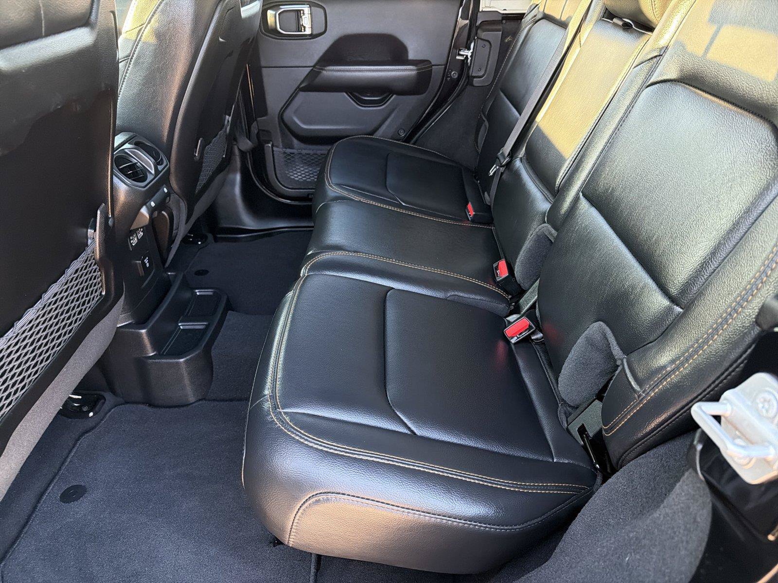 Used 2025 Jeep Wrangler Unlimited Sahara AWD/4WD image 19