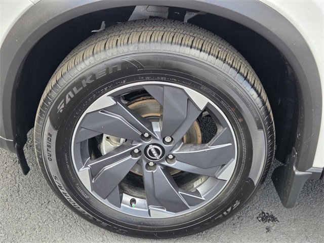 Certified 2025 Nissan Rogue SV image 14