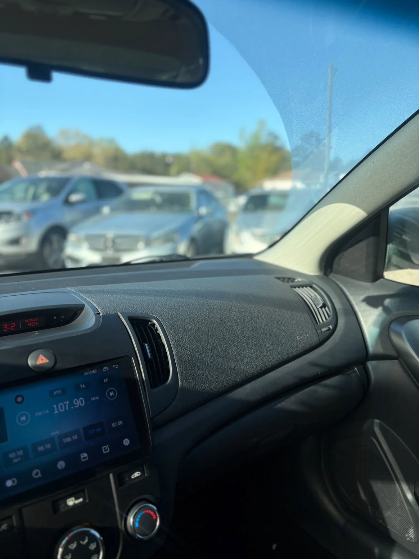 Used 2011 Kia Forte SX image 28