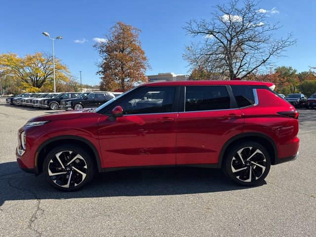 Used 2022 Mitsubishi Outlander SE image 16