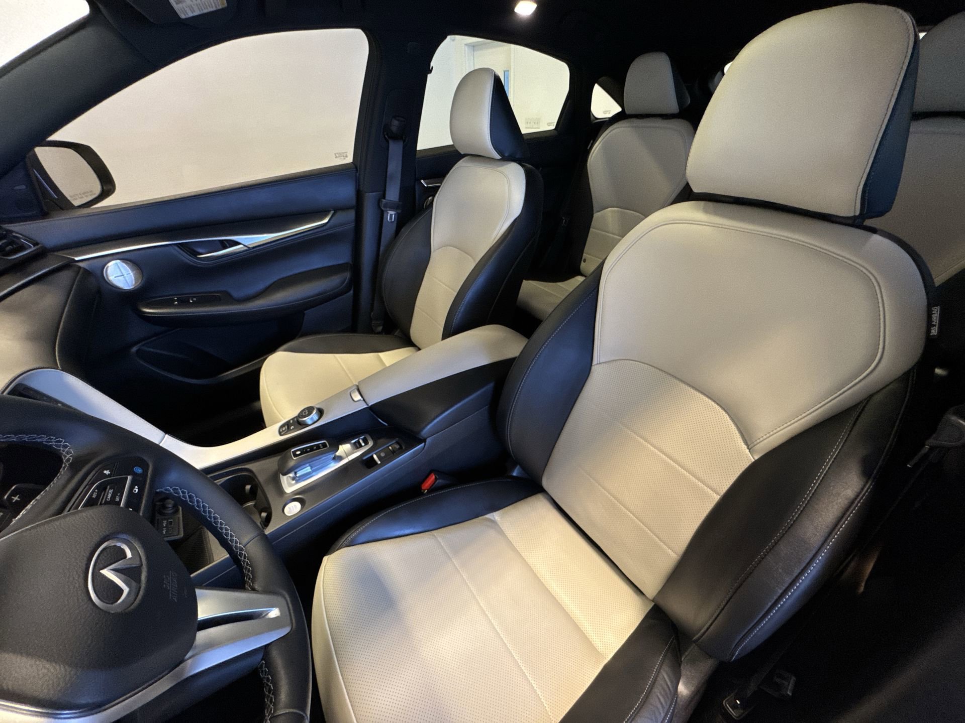 Certified 2025 INFINITI QX55 Essential AWD/4WD image 11