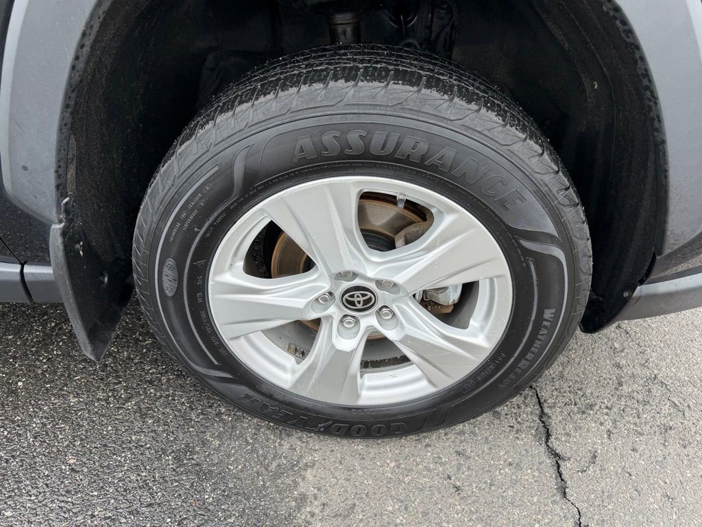 Used 2021 Toyota RAV4 LE image 15