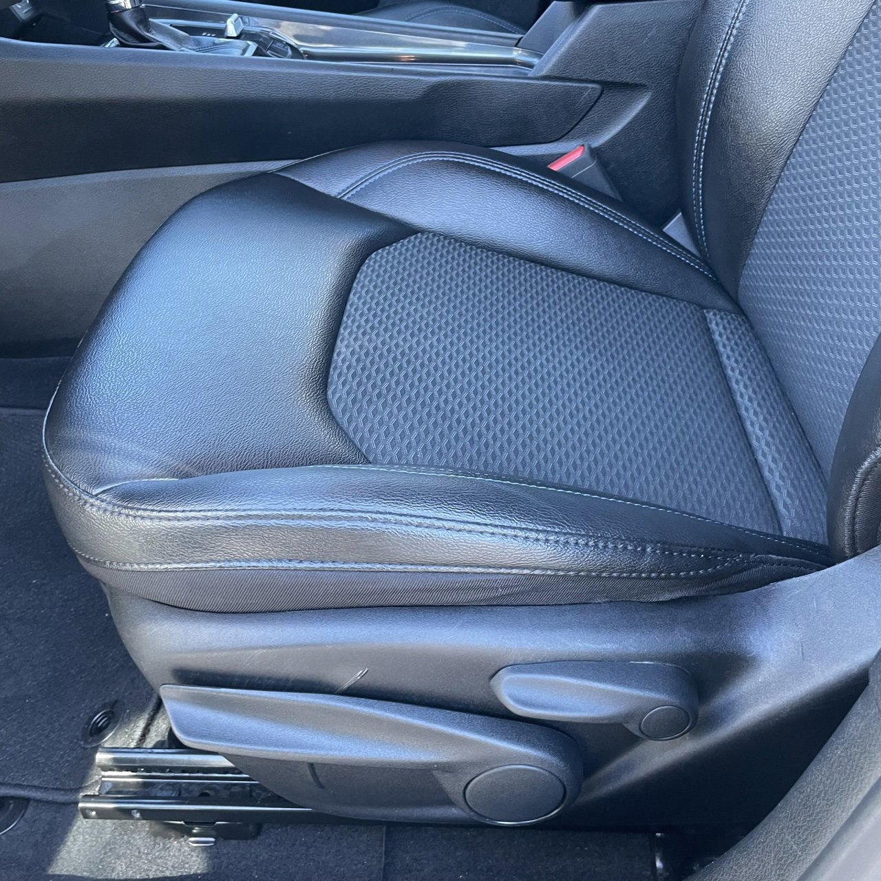 Used 2024 Jeep Compass Latitude image 24