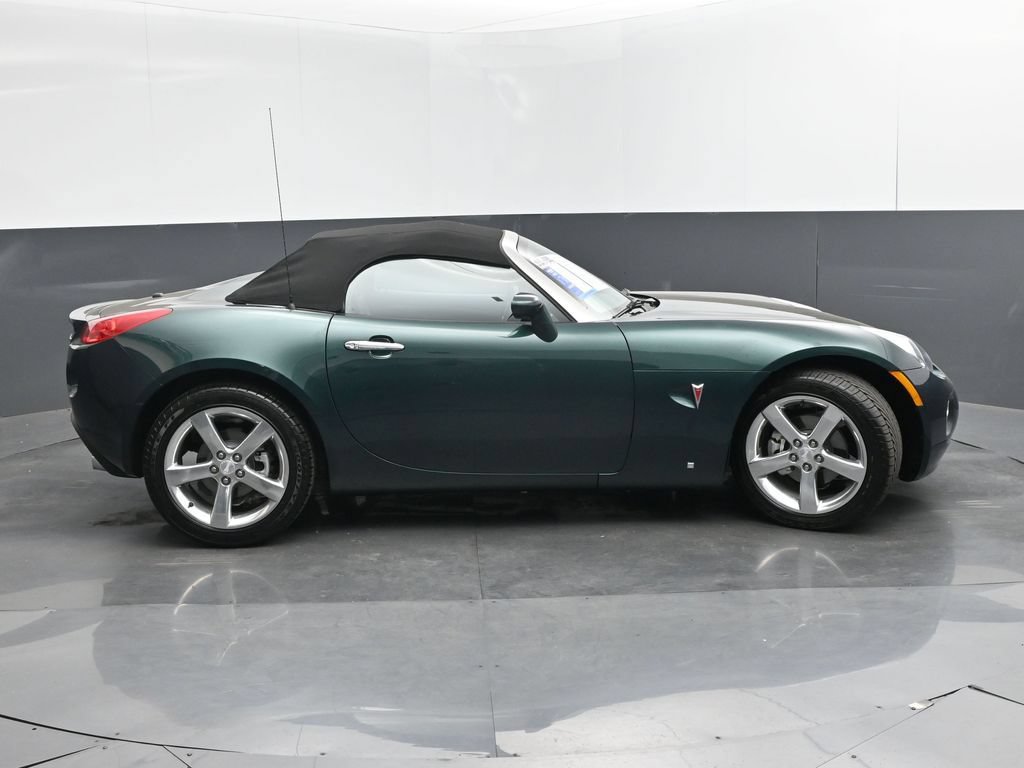 Used 2007 Pontiac Solstice GXP w/ Premium Package RWD image 32