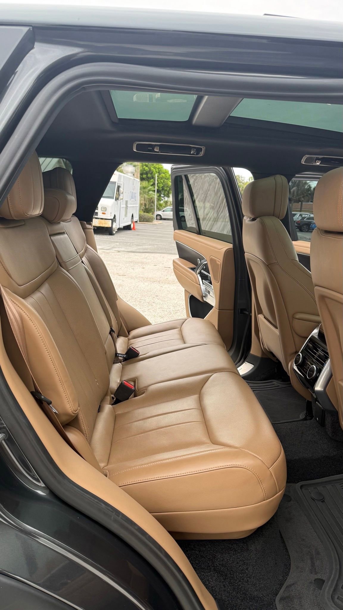 Used 2025 Land Rover Range Rover SE AWD/4WD image 35