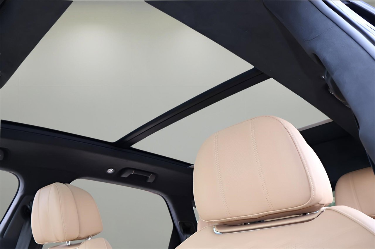 New 2025 Bentley Bentayga image 33