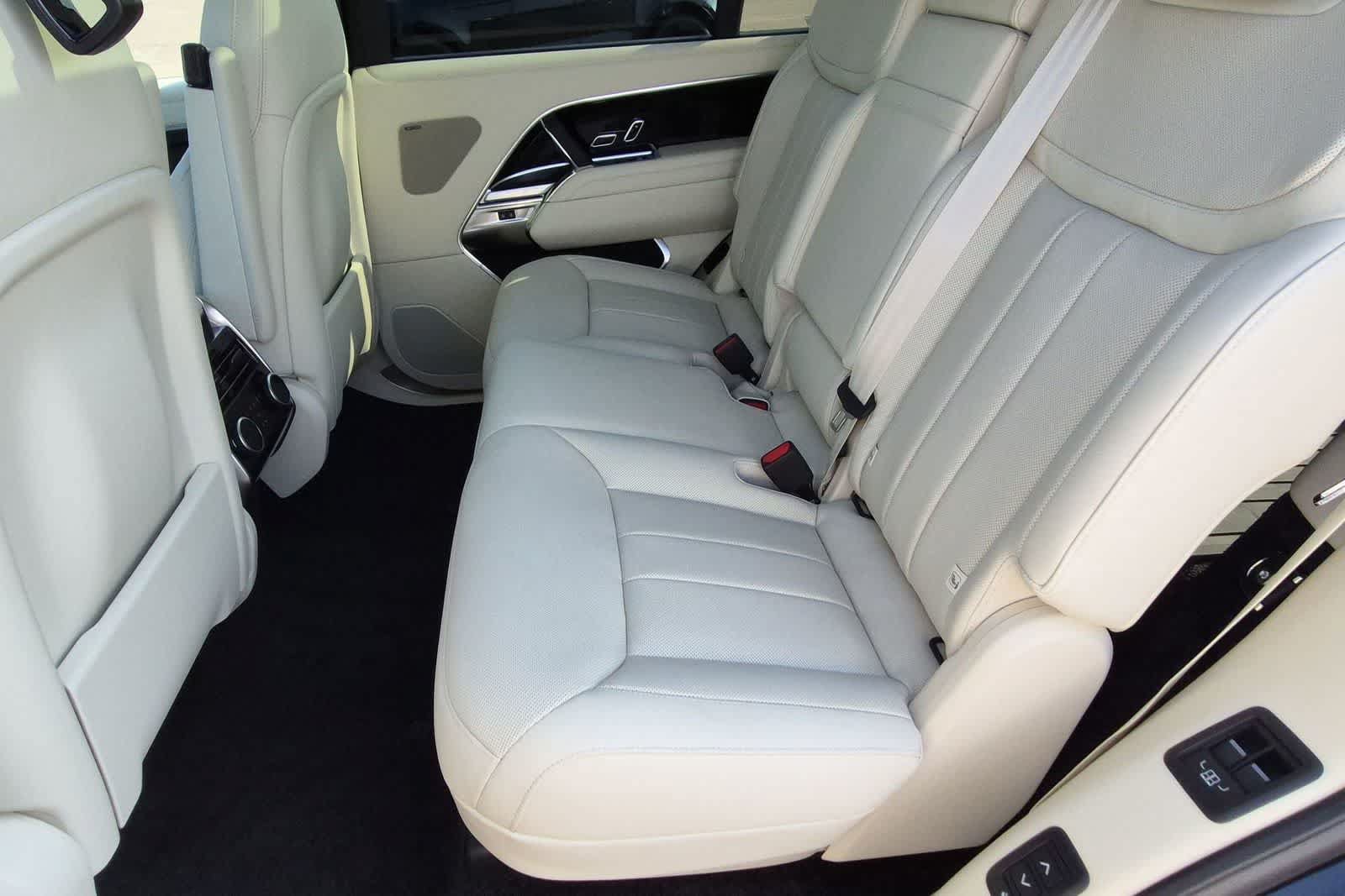 New 2026 Land Rover Range Rover Long Wheelbase SE AWD/4WD image 20