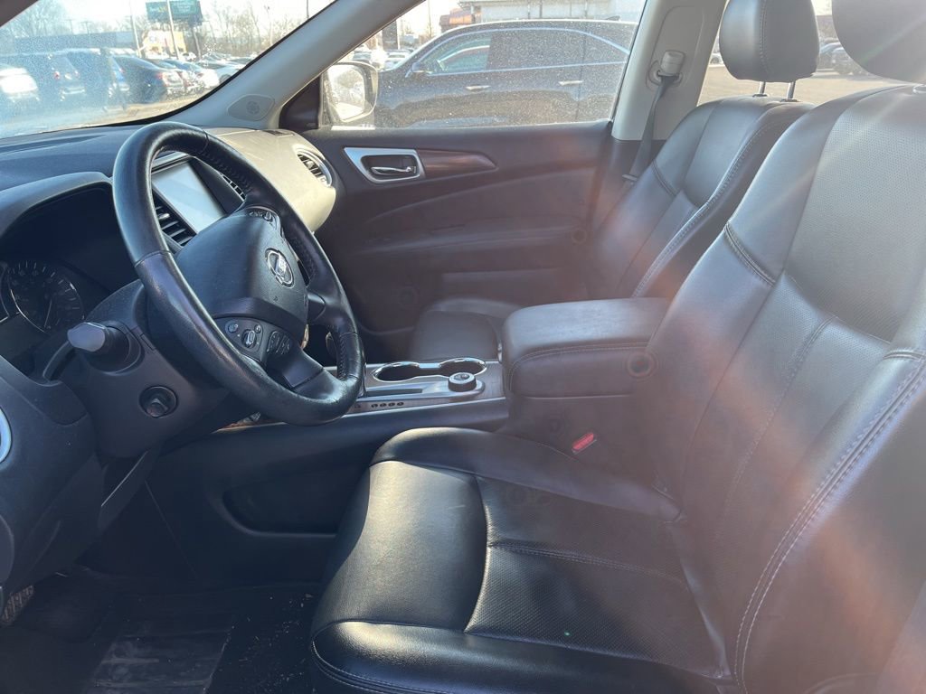 Used 2020 Nissan Pathfinder Platinum image 11