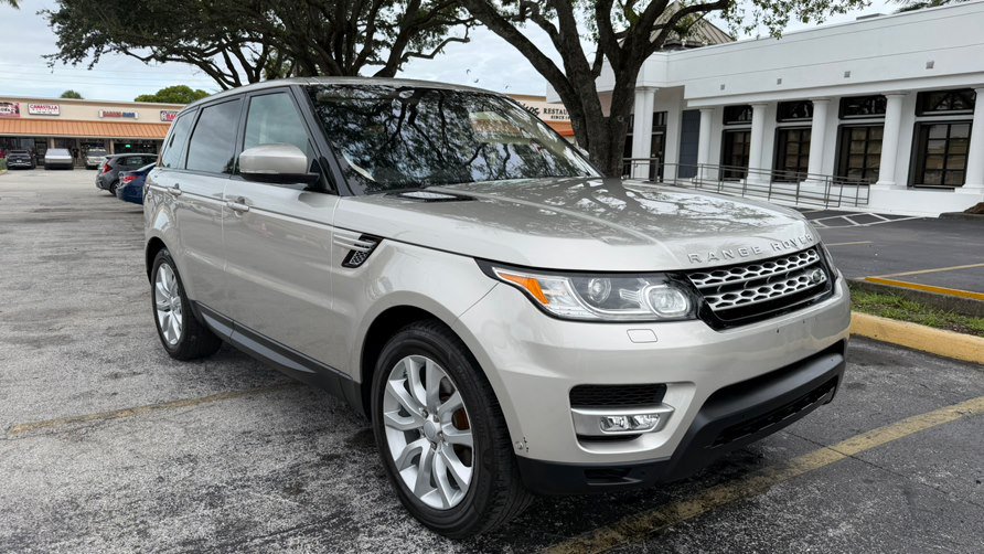 Used 2017 Land Rover Range Rover Sport HSE AWD/4WD image 3