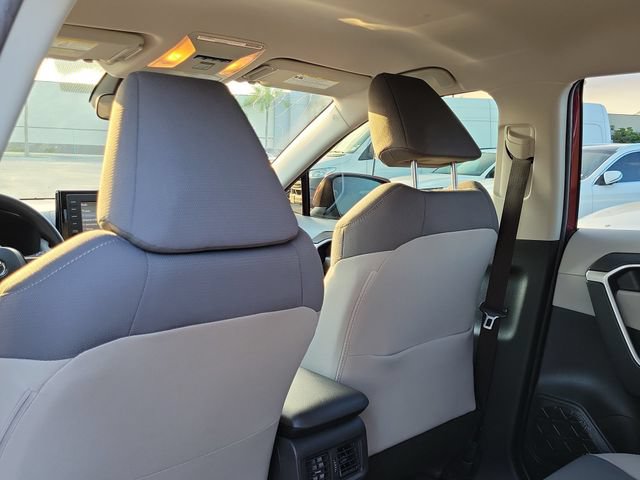 Used 2020 Toyota RAV4 XLE FWD image 11