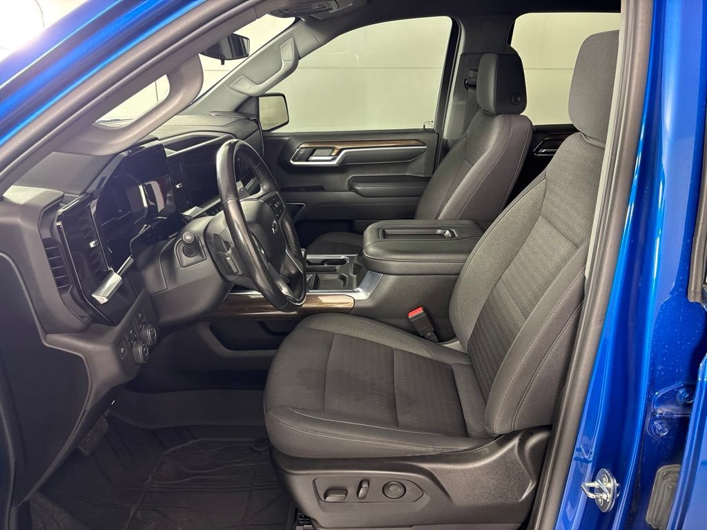 Used 2022 Chevrolet Silverado 1500 RST w/ Convenience Package II AWD/4WD image 33