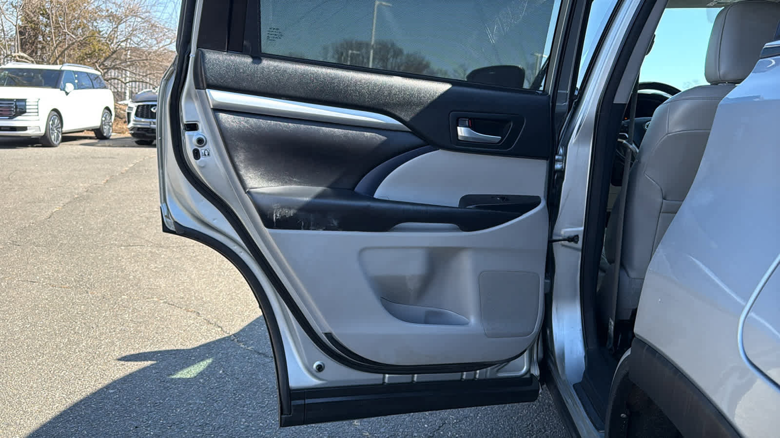 Used 2018 Toyota Highlander XLE image 24