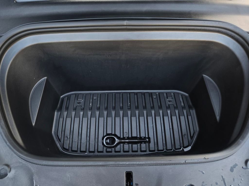 Used 2023 Tesla Model Y Long Range image 26