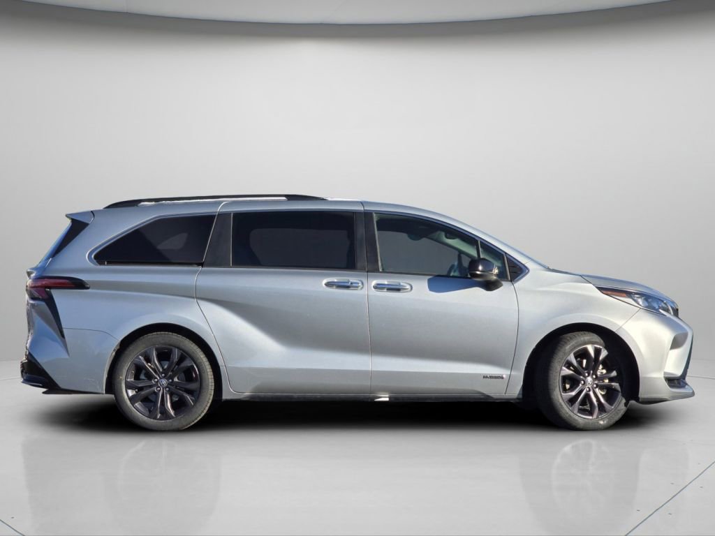 Used 2021 Toyota Sienna XSE FWD image 24