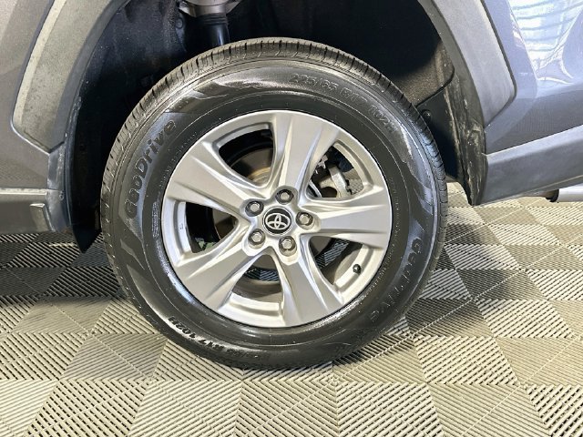 Used 2025 Toyota RAV4 XLE FWD image 29